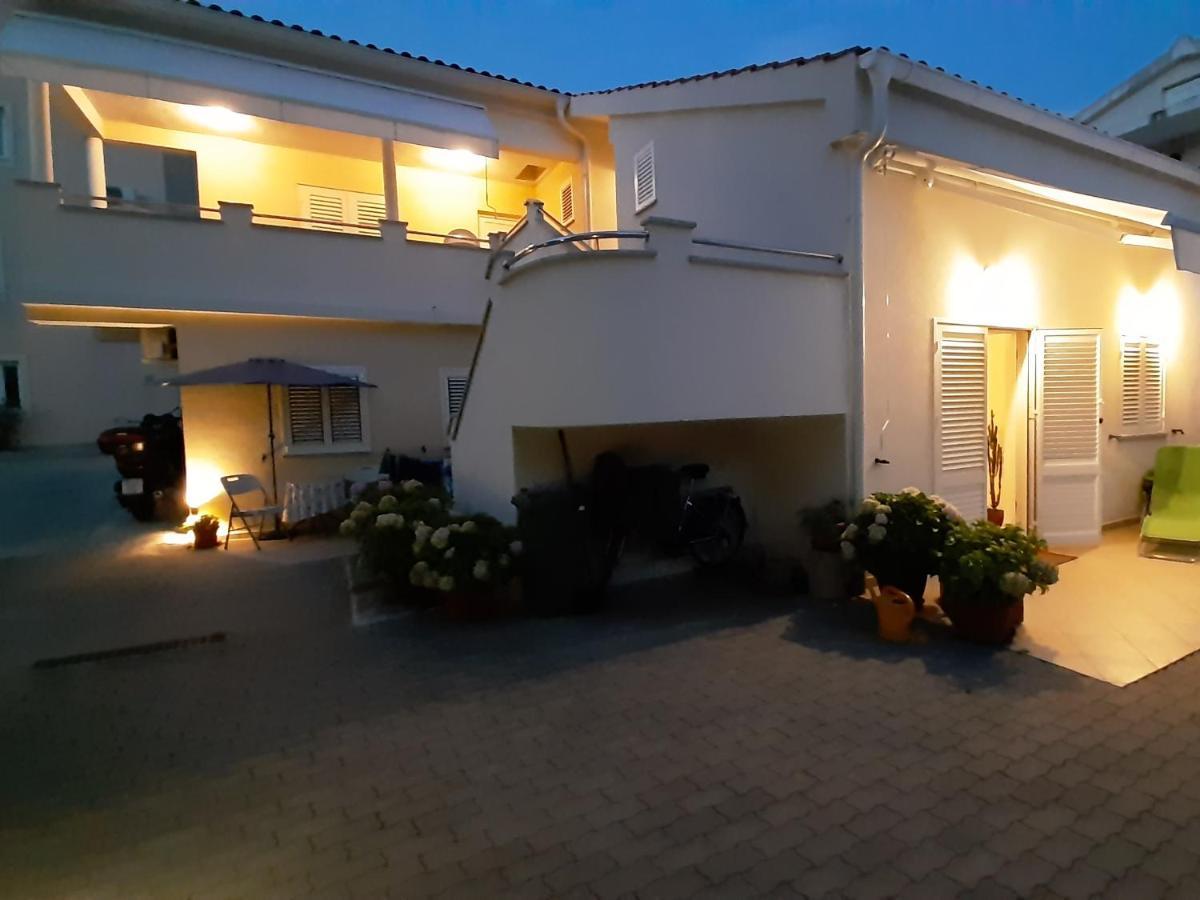 Apartments Kekica Novalja Bagian luar foto