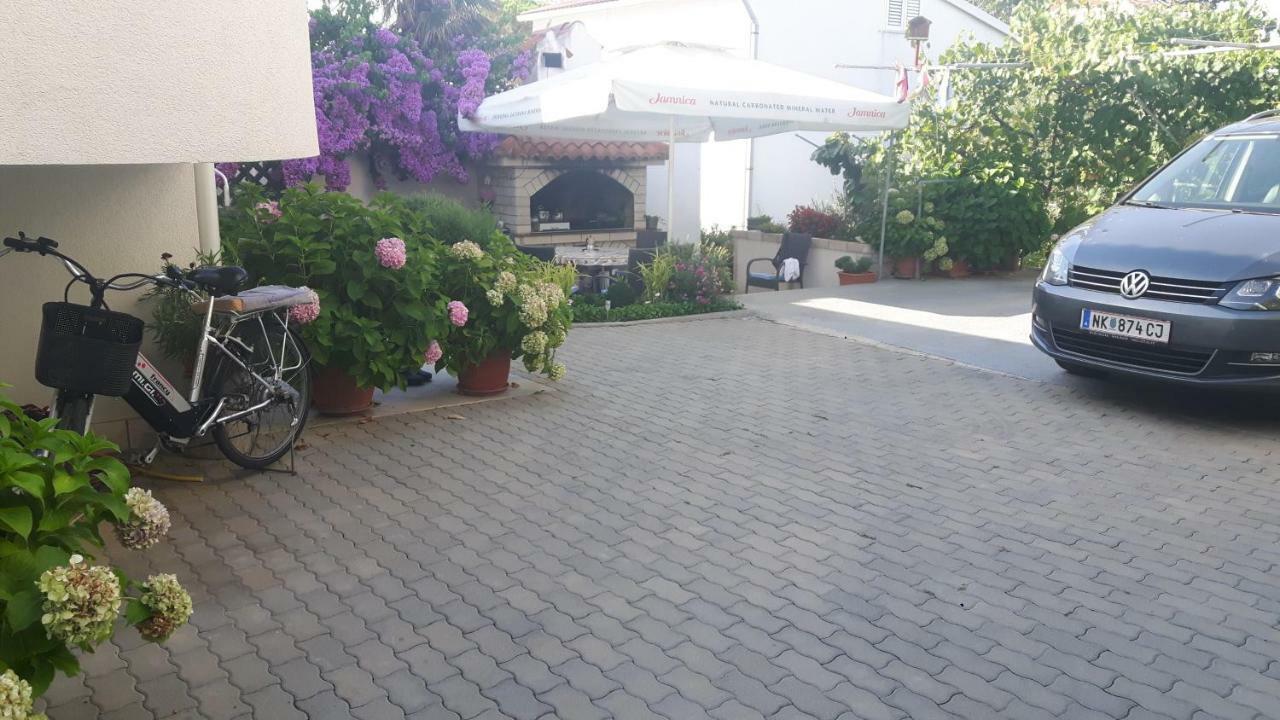 Apartments Kekica Novalja Bagian luar foto
